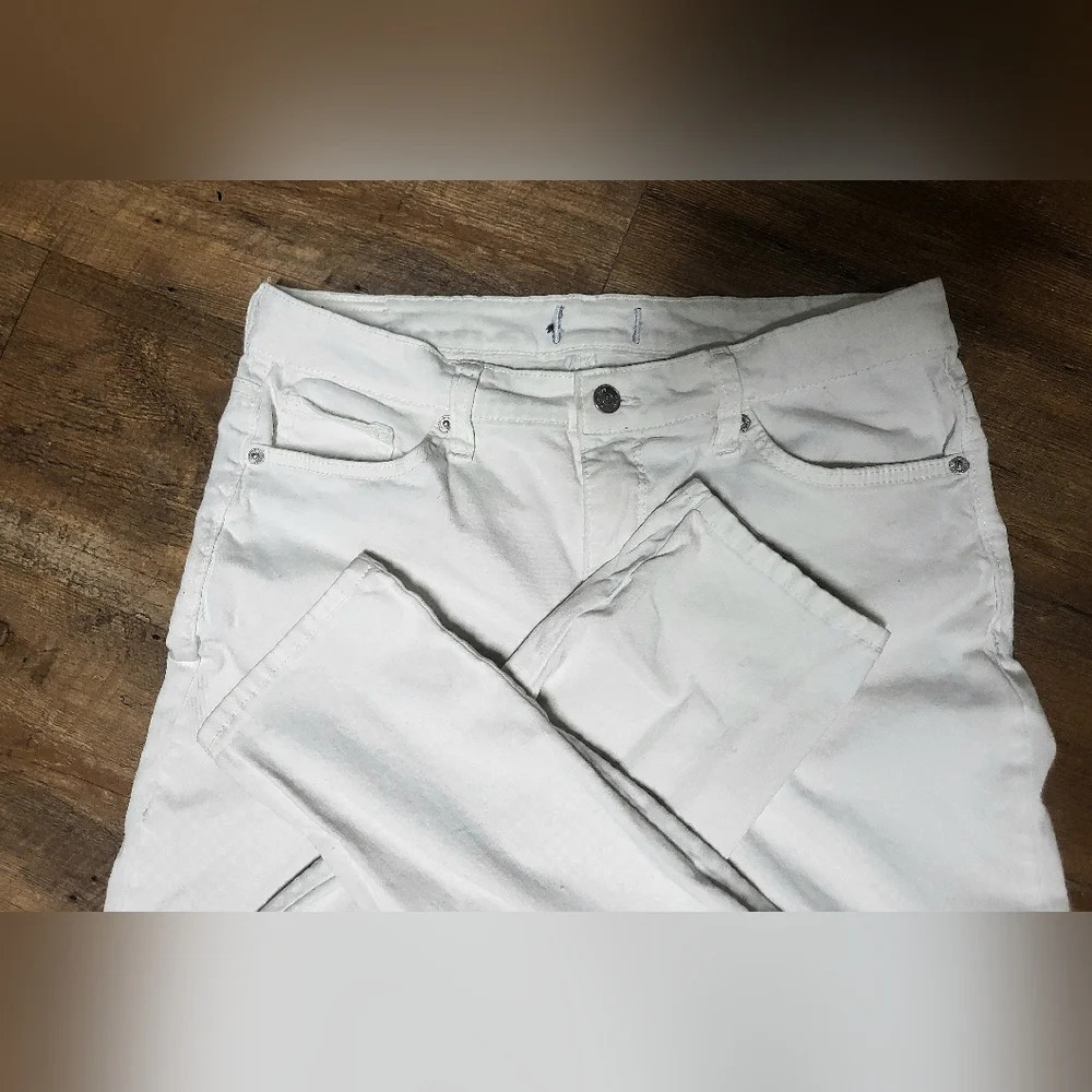 Crown and Ivy - EUC - White Jeans - Size 30